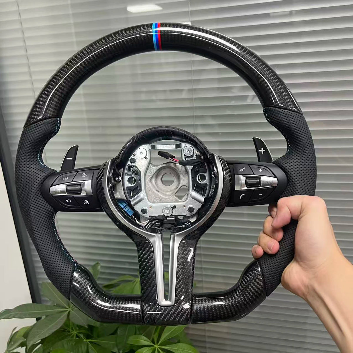 MAXEAGLE For BMW M3 F30 F15 F16 F20 F22 F25 F48 M5 F10 F06 F07 F18 F06 F12 E70 E71 E81 E84 E90 Carbon fiber steering wheel